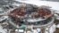 Konstruksi stadion baru tempat penyelenggaraan pertandingan Piala Dunia 2018 di St. Petersburg, Rusia.