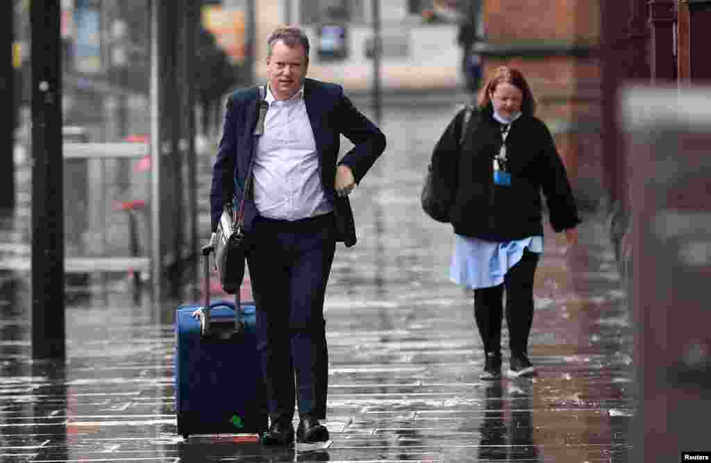 Britain&#39;s chief Brexit negotiator David Frost arrives at St. Pancras International station in London.