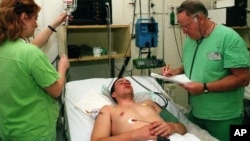 Salah seorang pasien di AS yang dirawat akibat wabah meningitis (foto: dok). 