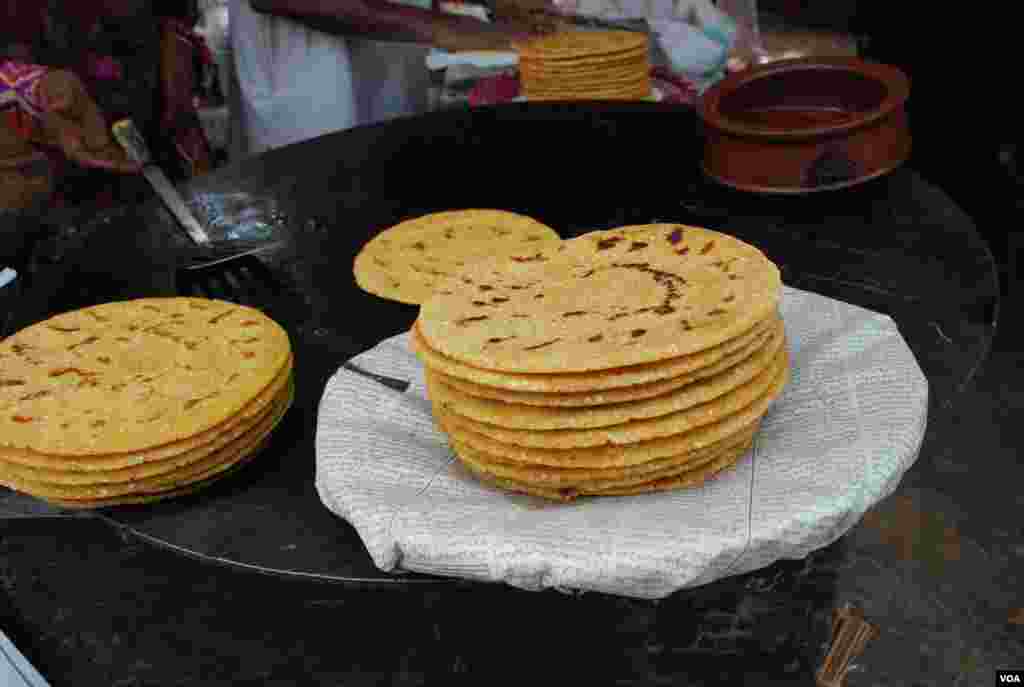 پنجاب کی خصوصی سوغات، مکئی کی روٹی۔