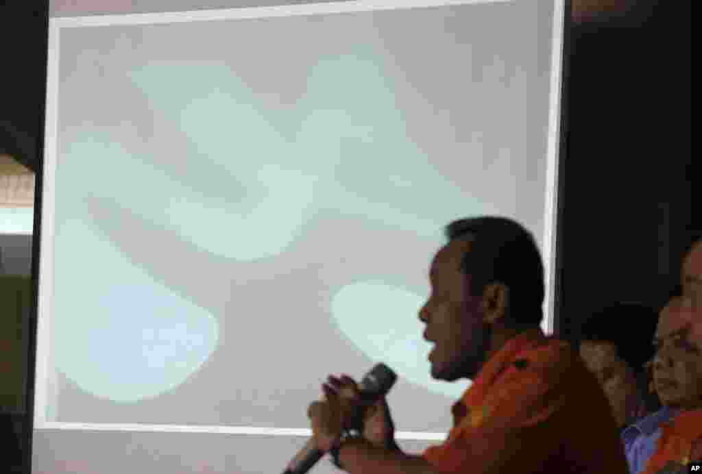 Chief of National Search And Rescue Agency (BASARNAS) F. Henry Bambang Soelistyo shows an underwater photo of AirAsia Flight 8501&nbsp;wreckage found by divers in the Java Sea, during a press conference in Jakarta, Indonesia, Jan. 7, 2015.
