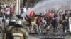 Demonstran Bentrok dengan Polisi, Presiden Chili Janjikan Bantuan Pangan