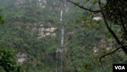 Fotografía de la cascada La Chorrera desde el punto de la Cueva de los Monos, en Choachí, Cundinamarca, Colombia. Foto: Javier Hernández, VOA.