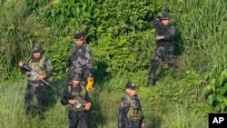 Polisi Nasional Filipina melakukan penyelidikan di sekitar lokasi penembakan walikota Antonio Halili di Tanauan City, Filipina, 5 Juli 2018. (Foto: dok).