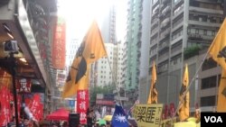 2015年数以万计港人参与“后政改”七一大游行（美国之音海彦拍摄） 