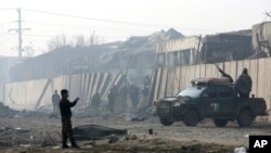 Pasukan keamanan Afghanistan berada di lokasi serangan di Kabul, Afghanistan, Selasa, 15 Januari 2019, sehari setelah dihantam bom bunuh diri oleh Taliban.