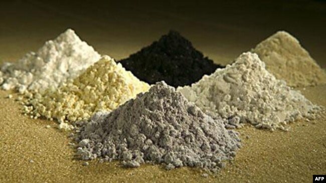 Nadir toprak elementleri (üst ortadan sırasıyla saat yönünde) praseodyum, seryum, lantanyum, neodimyum, samaryum ve gadolinyum