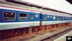 Un train dans une gare en Côte d'Ivoire.