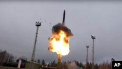러시아 국방부가 공개한 극초음속 탄도미사일 '아방가르드' 발사 장면.