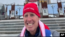 Foto yang dirilis oleh Hédi Aouidj menunjukkan Ryan Routh, tersangka upaya pembunuhan capres dari Partai Republik, Donald Trump, di Maidan, Ukraina, 10 April 2024. (Foto: Hédi Aouid via AP)