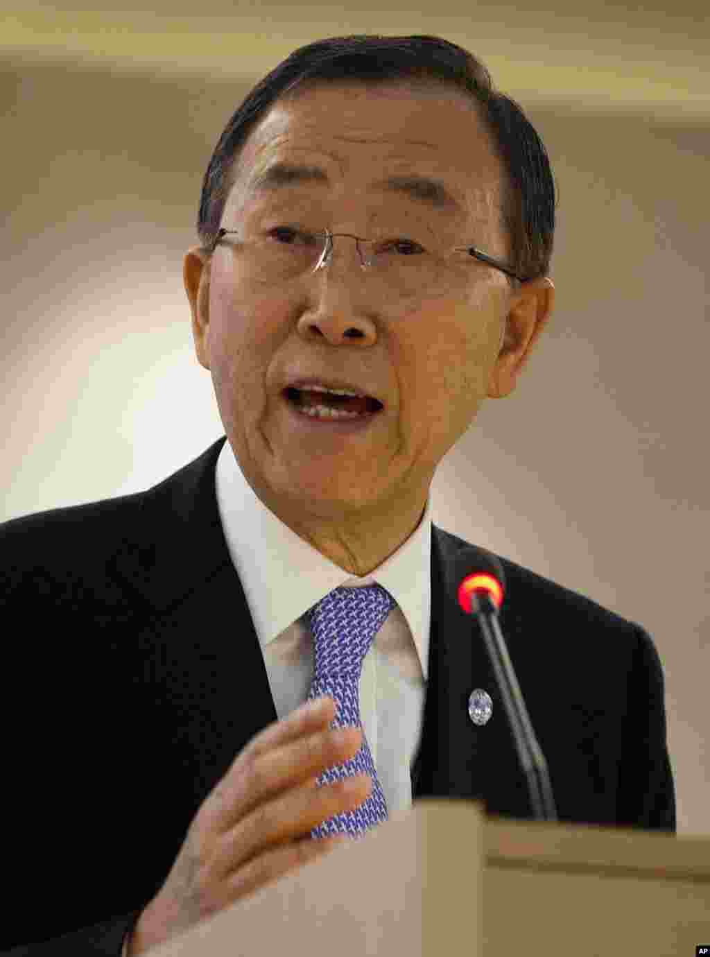 Sekjen PBB Ban Ki-moon mendesak kelompok-kelompok HAM agar terus meningkatkan tekanan kepada negara-negara kuat dunia agar mengakhiri konflik dan pelanggaran HAM di Suriah.