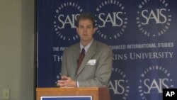 대북 방송의 확대가 필요하다고 강조하는 피터 벡 연구원