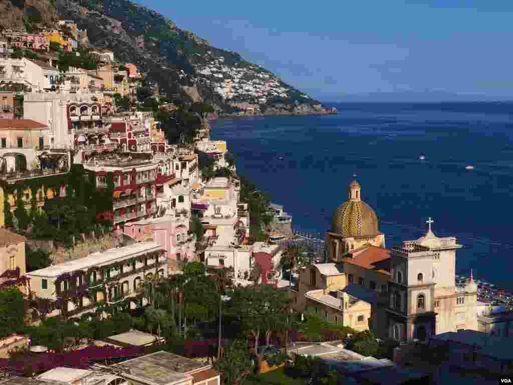 The town of Positano on the Amalfi Coast (Sabina Castelfranco/VOA)