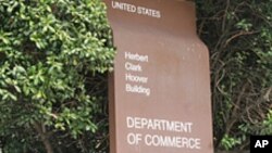 资料照片：美国商务部大楼外的标识。
