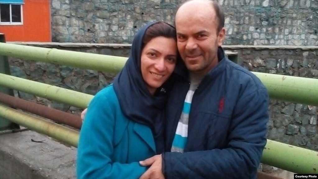 Neda Shabani, an Iranian Bahaâi resident of the northern city of Karaj, embraces her husband outside of an Iranian prison after being released on bail Jan. 28, 2019, in this photo sent to VOA Persian by an Iranian Bahaâi community member.
