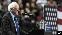 Kandidat calon presiden Amerika dari Partai Demokrat, Bernie Sanders, berkampanye di Portland, Oregon (25/3). (AP/Steve Dykes)