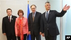 Ivica Dačić, Ketrin Ešton,Aleksander Veršbou i Hašim Tači posle sklapanja sporazuma u Briselu