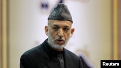 Tổng thống Afghanistan Hamid Karzai phát biểu tại hội đồng bô lão Afghanistan tại Kabul.