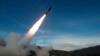 Un misil estadounidense es disparado en unos ejercicios militares en White Sands Missile Range, Nuevo México, el 14 de diciembre del 2021. Foto suministrada por el Ejército de EEUU.