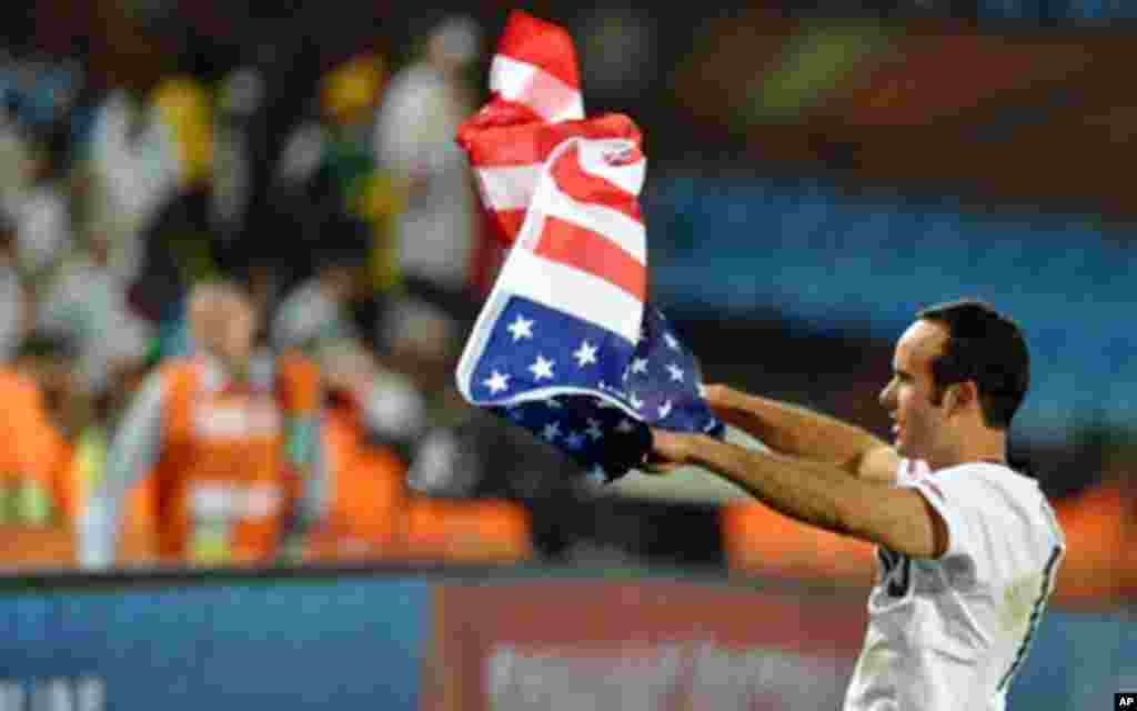 Landon Donovan nakon osvojenog prvog mjesta u skupini C