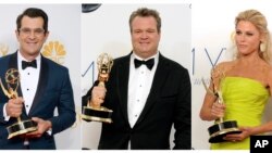 Esta combinación de fotos muestra a los premiados miembros del reparto de "Modern Family", de izquierda a derecha, Ty Burrell con el Emmy que ganó por mejor actor de reparto en una serie de comedia en Los Ángeles el 25 de agosto de 2014.