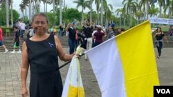 Una de las mujeres que rindió homenaje a las personas asesinadas durante las protestas sociales del 30 de mayo de 2018, así como a sus madres, en Managua, Nicaragua. Photo: Daliana Ocaña - VOA