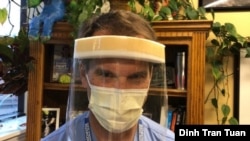 Dr. Gerry Gacioch wears a face shield made by temple volunteers at Rochester General Hospital, April 13, 2020. (Photo courtesy of Dinh Tran Tuan)