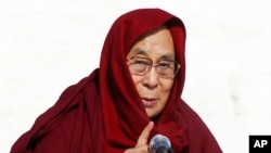 ອົງ Dalai Lama, ໃນພາບທີ່ເຫັນຢູ່ນີ້, ວັນທີ19 ພະຈິກ 2016, ຊົງກ່າວວ່າ ພະອົງ “ບໍ່ມີຄວາມເປັນຫ່ວງຫຍັງ” ກ່ຽວກັບ ການ​ທີ່ທ່ານ Donald Trump ຈະມາເປັນປະທານາທິບໍດີ ແລະ ພະອົງຢາກຈະພົບປະກັບ ທ່ານທຣຳ ໃນອະນາຄົດ.