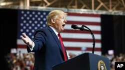 En su presentación final a los votantes, el presidente Donald Trump imploró a los republicanos ayudar a preservar las victorias "frágiles" del Partido Republicano, en Ohio.