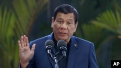 FILE - Philippine President Rodrigo Duterte answers questions from reporters at Manila's international airport, Philippines, May 24, 2017.