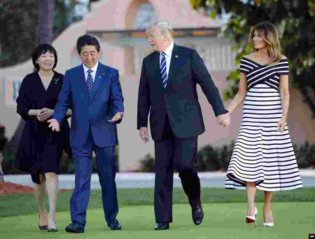 President Donald Trump, first lady Melania Trump, Japanese Prime Minister Shinzo Abe and his wife, Akie Abe, walk at Trump&#39;s private Mar-a-Lago club, April 17, 2018, in Palm Beach, Florida.