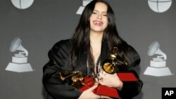 La gran triunfadora de los Grammy Latinos 2019 fue la española Rosalía, quien ganó cinco premios, entre ellos Álbum del Año y Mejor Disco Pop.