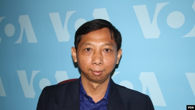 File: លោកប៉ា ងួនទៀង នាយកប្រតិបត្តិនៃមជ្ឈមណ្ឌលកម្ពុជាដើម្បីប្រព័ន្ធផ្សព្វផ្សាយឯករាជ្យ បានផ្តល់បទសម្ភាសន៍ឲ្យ VOA អំពីស្ថានភាពសិទ្ធិមនុស្សនៅកម្ពុជា នៅរដ្ឋធានីវ៉ាស៊ីនតោន កាលពីថ្ងៃព្រហស្បតិ៍ ទី៣ ខែវិច្ឆិកា ឆ្នាំ២០១៦។