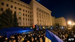 Activists attend a "Night Watch" rally in front of the Office of Ukraine's President, in Kyiv, Dec. 8, 2019, demanding "no capitulation" ahead of Volodymyr Zelenskiy's talks with Russia's Vladimir Putin in Paris Monday.