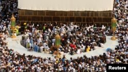 Maniyatta sun kewaye Ka'aba