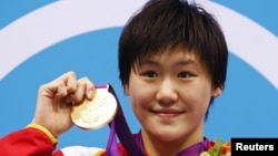 中国游泳选手叶诗文赢得400米个人混合泳比赛的金牌