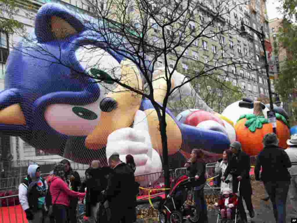 Crowds gather to watch the balloons being inflated for the Thanksgiving Day parade in New York. (Reuters)