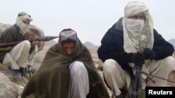 طالبانو په پرله پسې توګه د امریکاسره د مخامخ خبرو غوښتنه کړې خو د افغان حکومت سره يي ردې کړي دي.