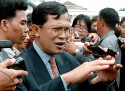 FILE PHOTO - Cambodia's strongman Hun Sen answers journalists' questions as he leaves the National Assembly in Phnom Penh on July 28, 1997. (Reuters)