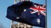 Bendera Kedutaan Besar Australia berkibar di dekat Menara Eiffel di Paris, 13 Maret 2016. (Foto: REUTERS/Mal Langsdon)