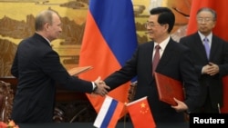 Владимир Путин и Ху Цзиньтао на встрече в Пекине