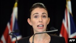 លោកស្រី​នា​យក​​រដ្ឋ​មន្រ្តី Jacinda Ardern ថ្លែង​នៅ​ក្នុង​សន្និសីទ​សារព័ត៌មាន​នៅក្នុង​សភា​រដ្ឋ Wellington កាលពី​ថ្ងៃទី​១៨ ខែមីនា ឆ្នាំ២០១៩។