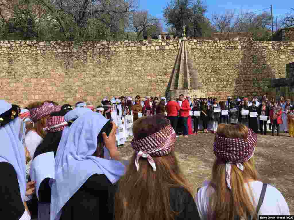 Jinên Êzidî li Laleş 8î Adarê Pîroz Dikin