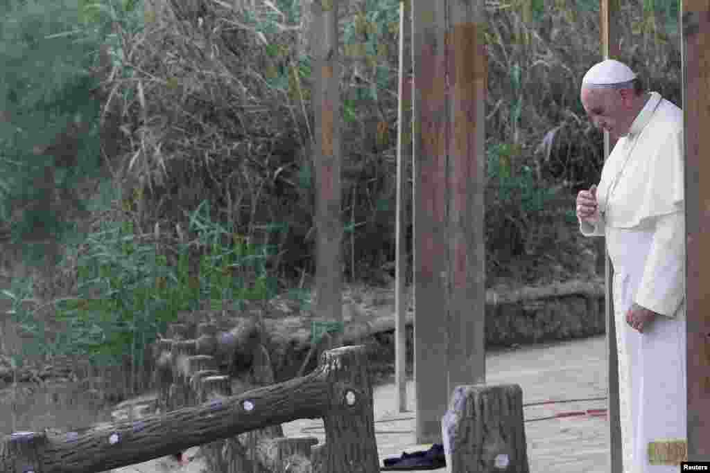 Pope Francis prays at the edge of Jordan River, May 24, 2014. 