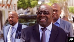 Nhlanhla Nene, arrive au Parlement au Cap, le 25 fevrier 2015