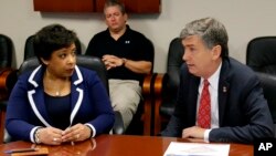 Loretta Lynch decide escuchar el reporte de lo sucedido en Orlando de primera fuente y viaja a Orlando.