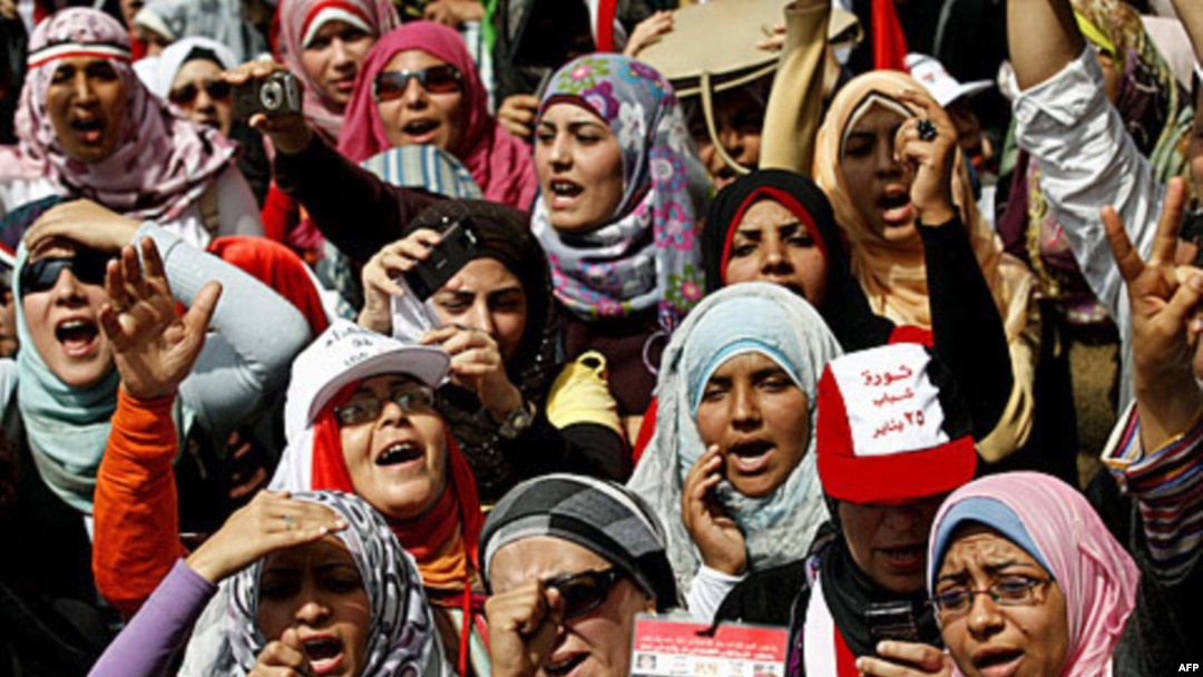 Qizlarni erotik mumiyalash Qizimni qattiq sikdi