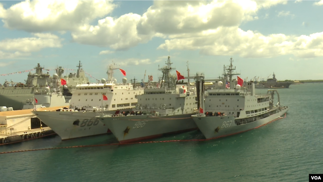 中国多艘军舰2016年7月访问美国夏威夷州珍珠港(美国之音黎堡拍摄) 
