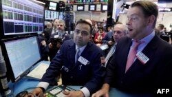 Specialists Dilip Patel, left, and Patrick Murphy work on the floor of the New York Stock Exchange, Jan. 25, 2017. 