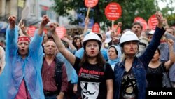 Alevi demonstrators shout anti-goverment slogans during a protest against the latest violence in Okmeydani, a working-class district in the center of the city, in Istanbul May 25, 2014